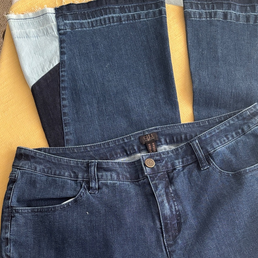 G.I.L.I. (Got It Love It) Women's Dark Blue Wash Jeans Bell-Bottom Inserts
